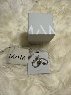 NWT MAM Silver Ear Cuff